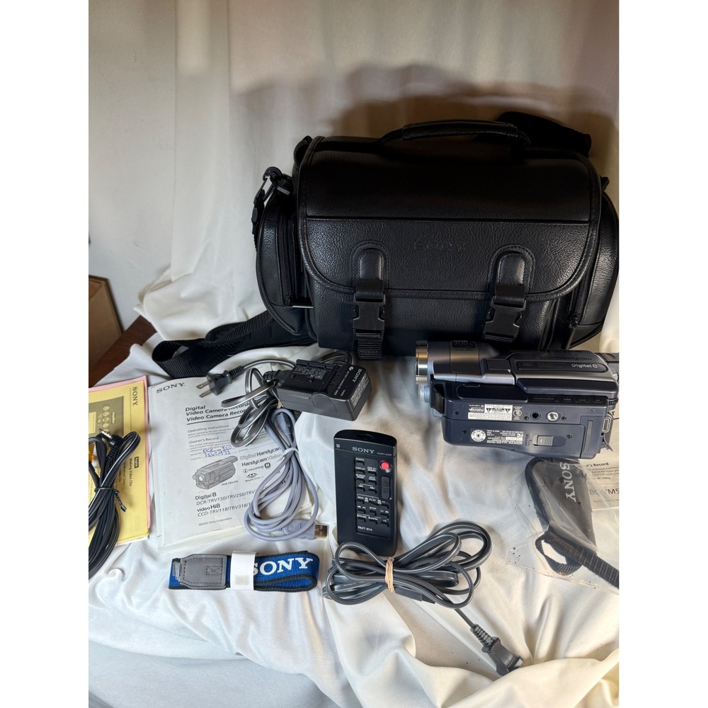 Sony Handycam DCR-TRV350 Digital 8 Camcorder Hi8 8mm Playback Bundle Case Remote